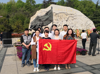 清明祭英烈，遺志永傳承—置業(yè)公司第一、第二黨支部組織開(kāi)展祭掃烈士陵園活動(dòng)