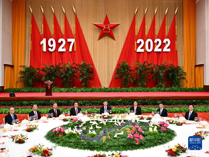 國防部舉行盛大招待會 熱烈慶祝中國人民解放軍建軍95周年 習(xí)近平出席